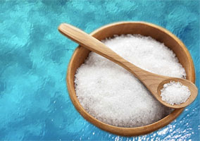 Un bain de détente complète aux sels de mer et d'Epson