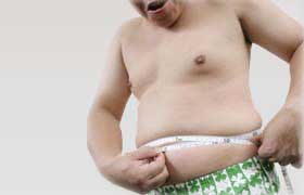 Comment les œstrogènes féminisent les hommes, affectent leur virilité et favorisent le gras abdominal et le syndrome X