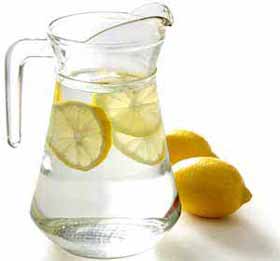 L'eau de source citronnée, une potion santé magique pour débuter la journée