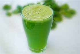 Le jus d'épinard pour contrôler, le taux sanguin et la faim